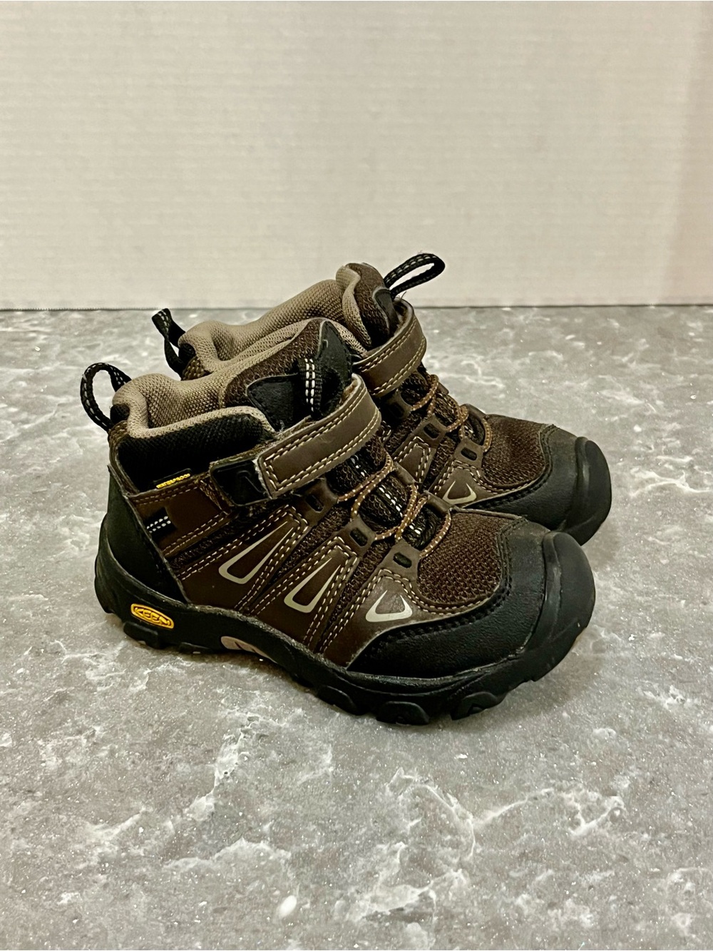 Keen Kids Brown and Gray Hook-and-Loop Trail Sneakers- Sz9 -